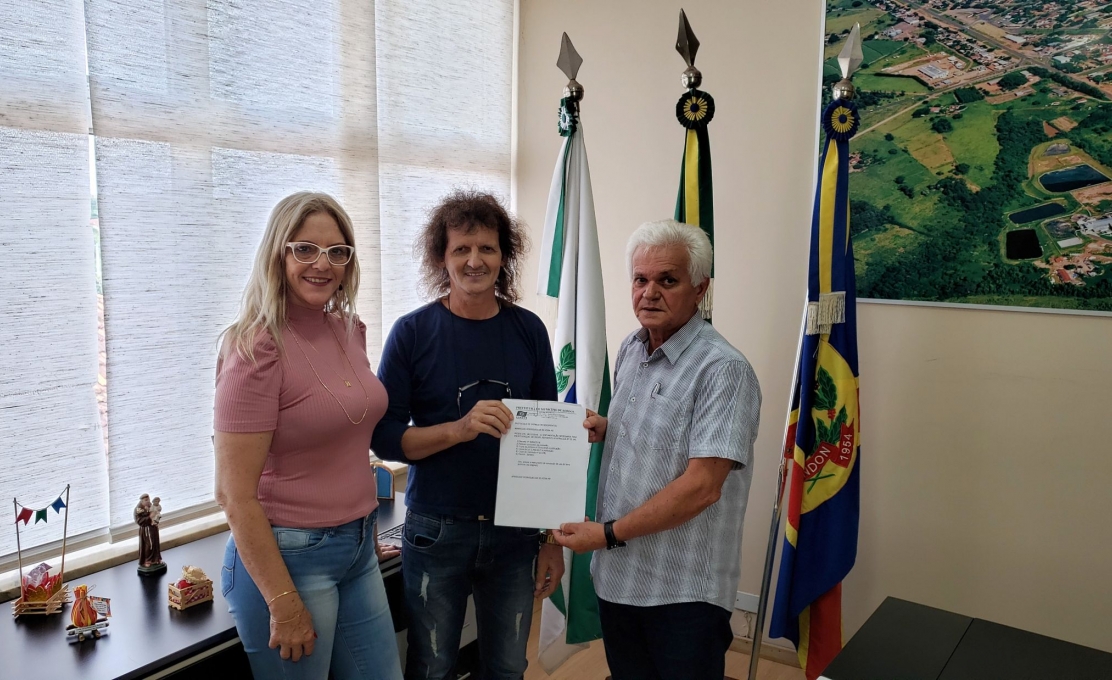 Município De Rondon Entrega Escritura Pública De Terreno E Registro Do Imóvel A Empresa Auto ...