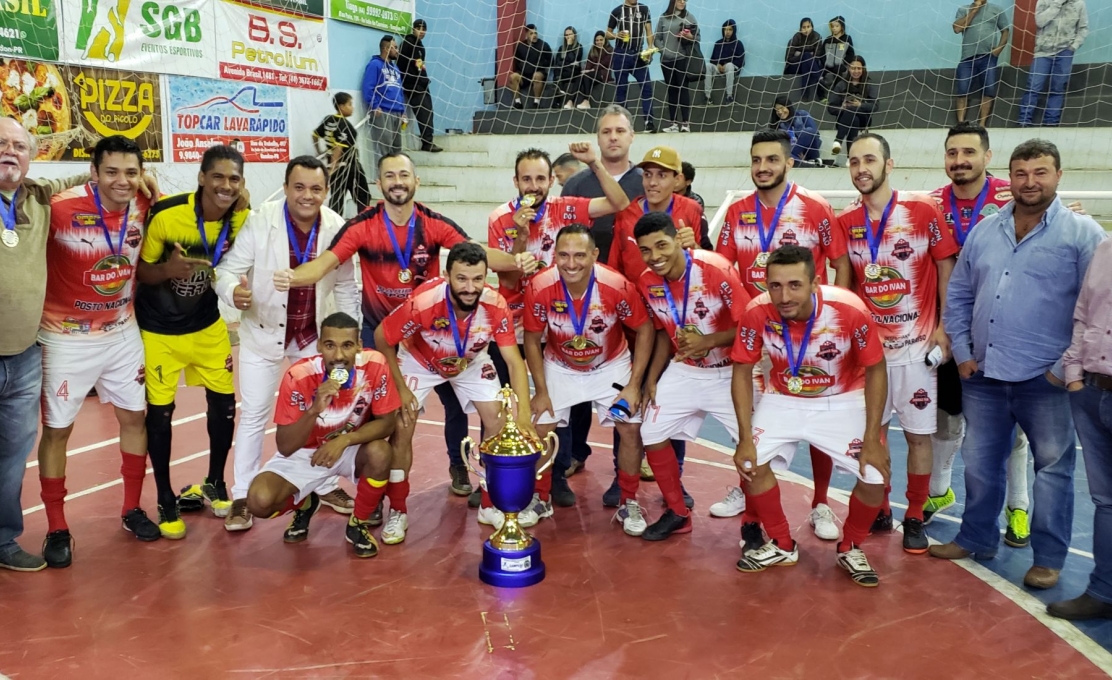 Ferraz Tur De Paraíso Do Norte Levanta A Taça De Campeão Na Final Do Campeonato Re...