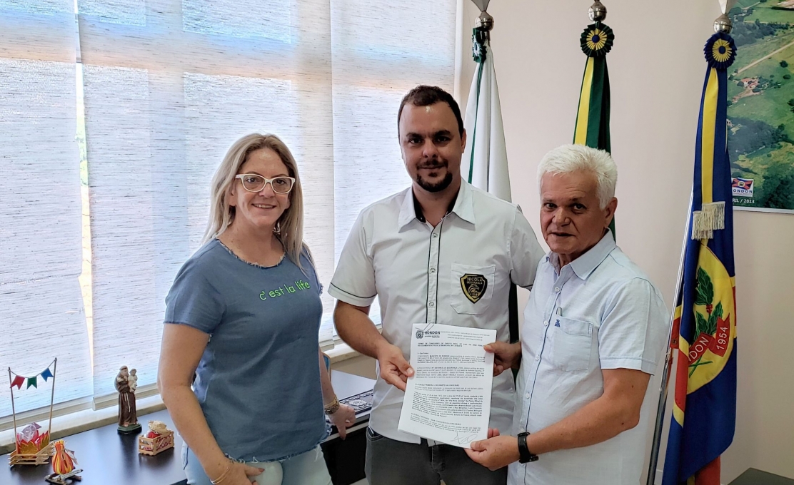 Município Entrega Termo de Concessão de Direito Real de Uso de Bem Público Regulamentado Para...