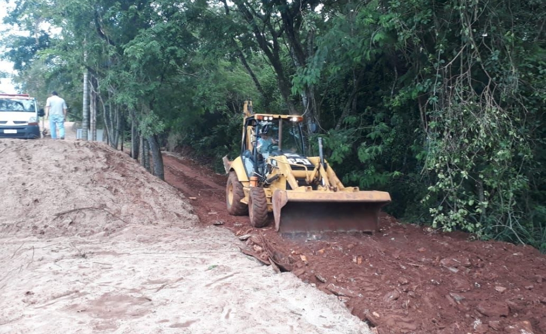 Município De Rondon Realiza Melhoria No Carreador Do Curador