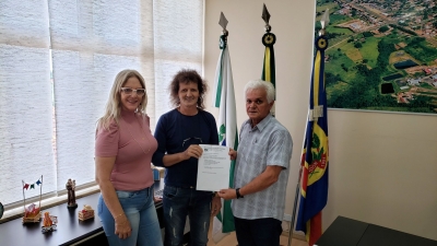 Município De Rondon Entrega Escritura Pública De Terreno E Registro Do Imóvel A Empresa Auto Escola Rondon