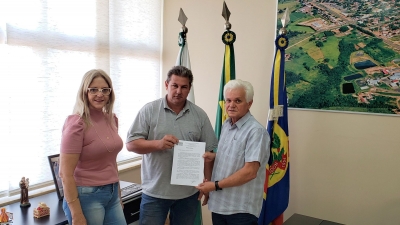 Município De Rondon Entrega Escritura Pública De Terreno E Registro Do Imóvel A Empresa Marmoraria Porto Belém Eireli