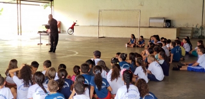 Mímico Everton Apresenta Espetáculo “Silêncio” Em Escola Da Rede Municipal