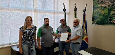 Entrega Termo De Concessão De Direito Real De Uso De Bem Público Regulamentado Para A Empresa AFC Pecinato