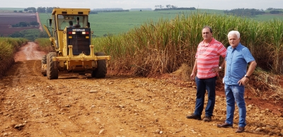 Estrada Três Placas Recebe Melhoria