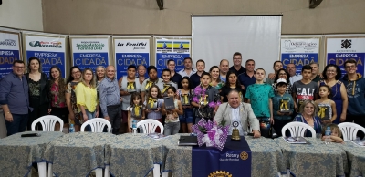 Rotary Club De Rondon Entrega Óculos De Graça Para Alunos Através De Trabalho De Acuidade Visual