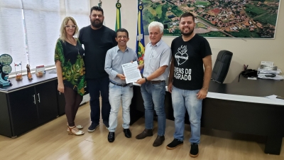 Município Entrega Termo De Concessão De Direito Real De Uso De Bem Público Regulamentado Para Três Beneficiários