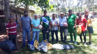 Jogadores Do Distrito De Bernardelli Recebem Kit Esportivo