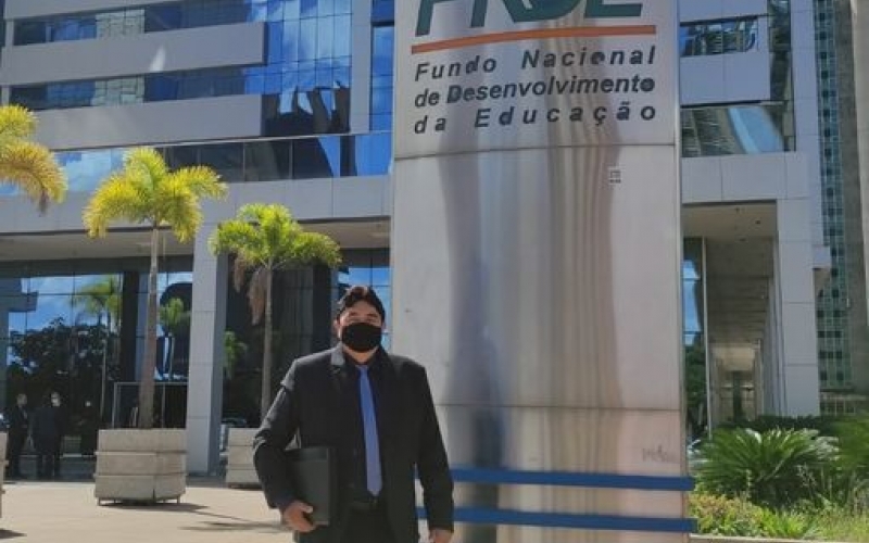 PREFEITO ROBERTO CORREDATO BUSCA RECURSOS EM BRASÍLIA PARA MELHORIAS NA  EDUCAÇAO