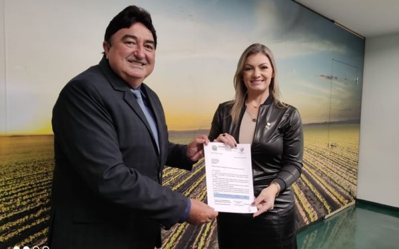 ROBERTO CORREDATO VISITA O GABINETE DA DEPUTADA FEDERAL ALINE SLEUTJES