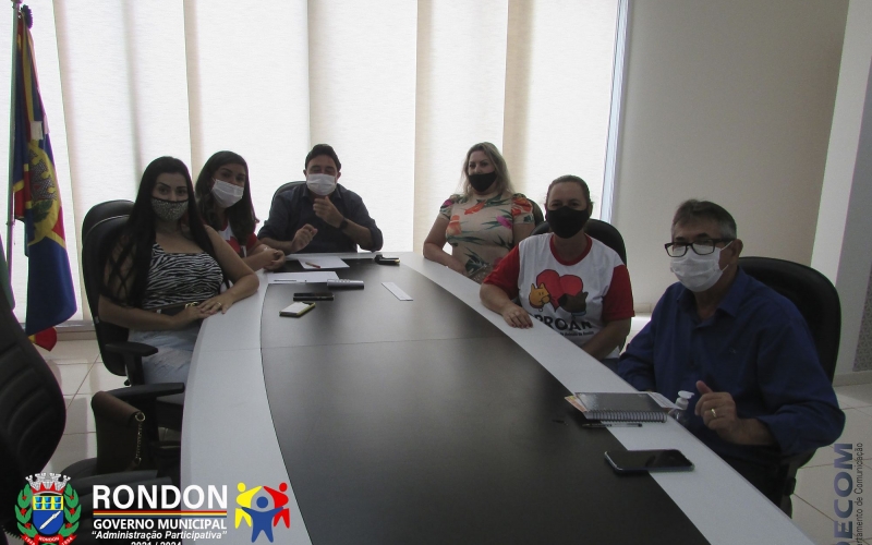 Prefeito Roberto Corredato recebe membros da APROAR