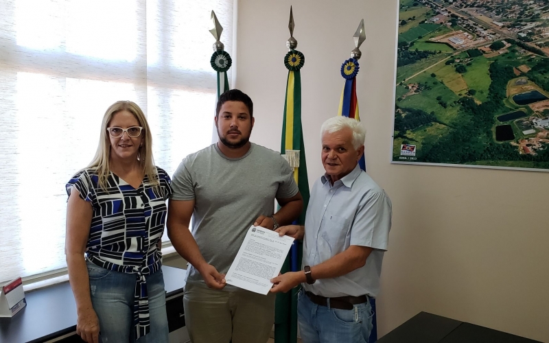 Entrega Termo De Concessão De Direito Real De Uso De Bem Público Regulamentado Para A Empresa PL Aguiar P. De Limpeza