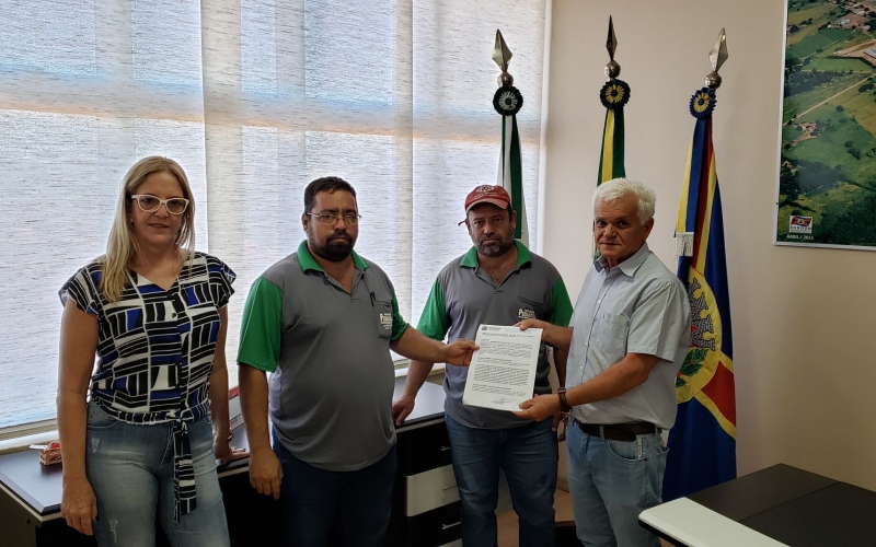 Entrega Termo De Concessão De Direito Real De Uso De Bem Público Regulamentado Para A Empresa AFC Pecinato