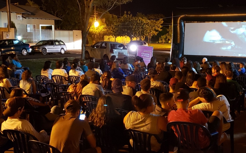 Cine Móvel Exibe O Filme “Benzinho” Em Rondon