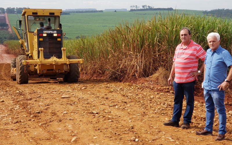 Estrada Três Placas Recebe Melhoria