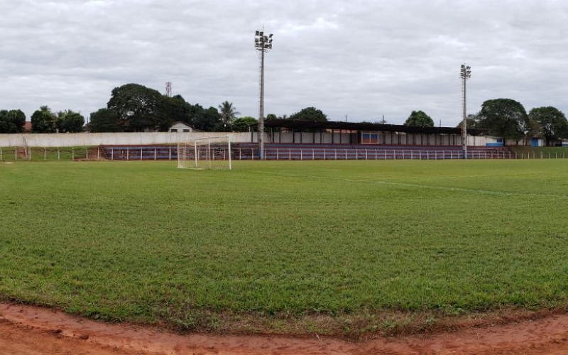 Serviços Públicos: Município Realiza Operação Limpeza No Estádio Municipal 