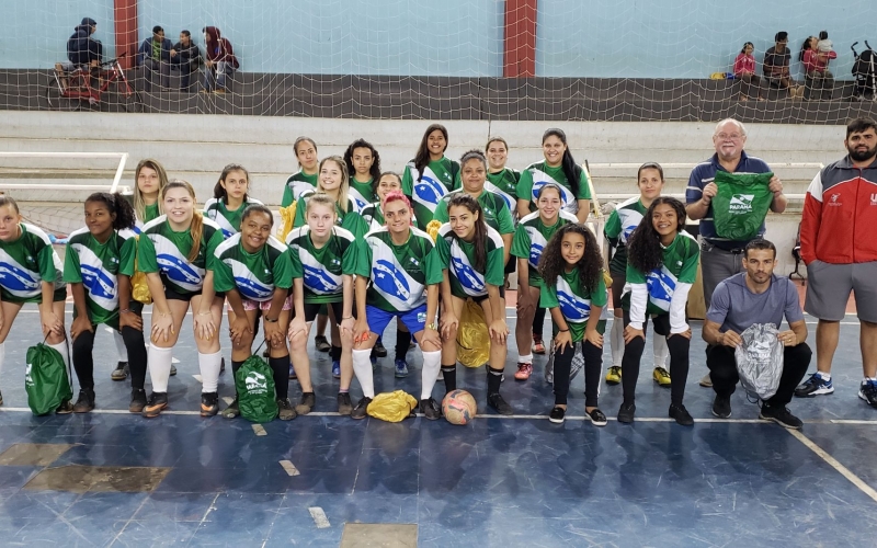 Futsal Feminino Recebe Kit Esportivo