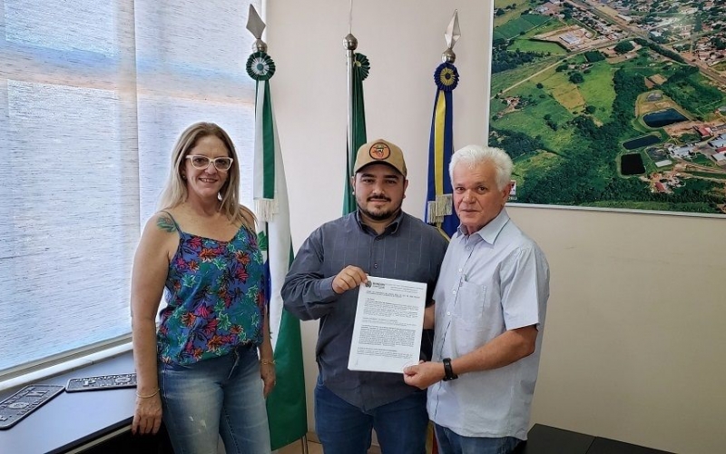 Rondon Entrega Termo De Concessão De Direito Real De Uso De Bem Público Regulamentado Para A Empresa João Rafael André