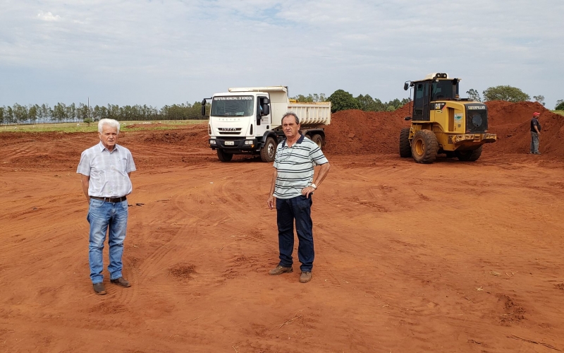 Município Realiza Obras De Terraplanagem Para Instalação De Aviários