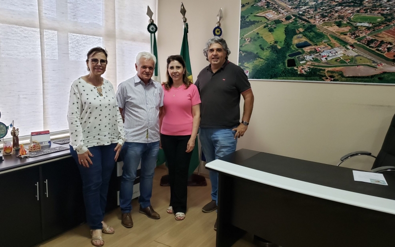 Escritora Do Livro Leôncio Cunha Conta Sua Vida Já Está Em Rondon