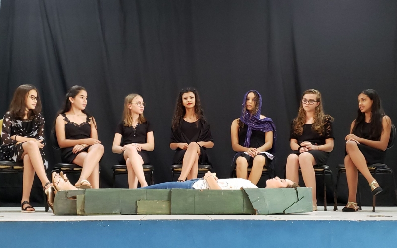 Dia De Espetáculo Com Apresentações De Peças Teatrais Na Casa Da Cultura