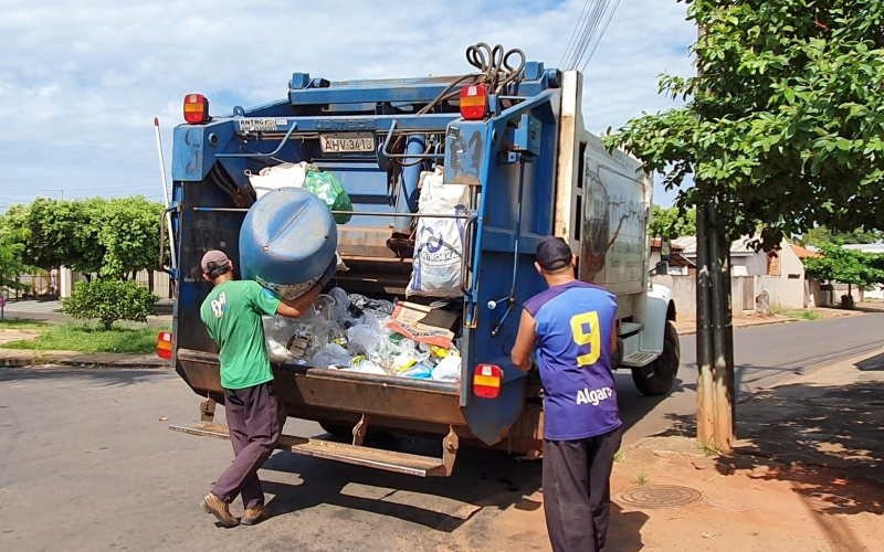 Coletores da cidade relatam acidentes provocados pelo descarte inadequado de materiais cortantes