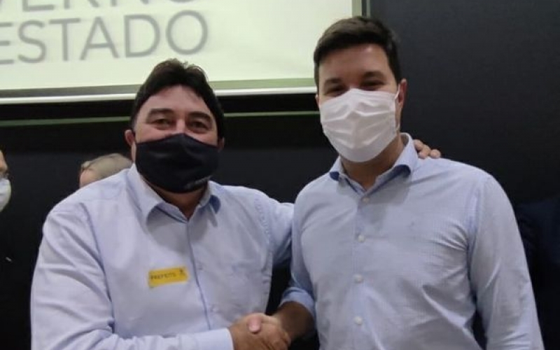 PREFEITO ROBERTO CORREDATO PARTICIPA DE EVENTO COM GUTO SILVA