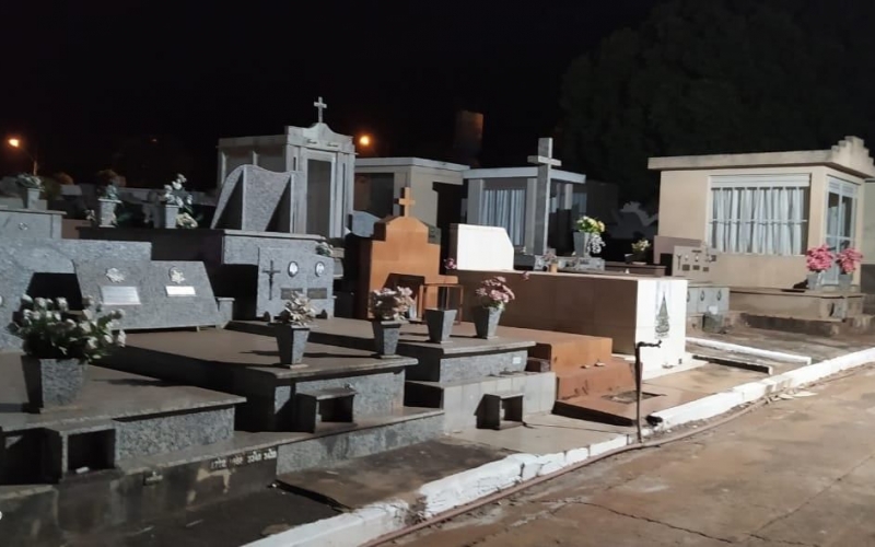 PREFEITURA MUNICIPAL DE RONDON INVESTE EM ILUMINAÇÃO DE LED NO CEMITÉRIO MUNICIPAL