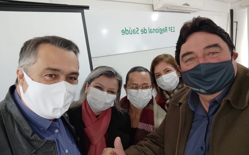 PREFEITO ROBERTO CORREDATO E EQUIPE DE SAÚDE PARTICIPA DE REUNIÃO COM O SECRETÁRIO DE ESTADO DA SAÚDE BETO PRETO.