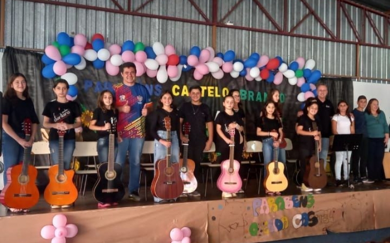 DIVISÃO DE CULTURA INICIA OFICINA DE VIOLÃO