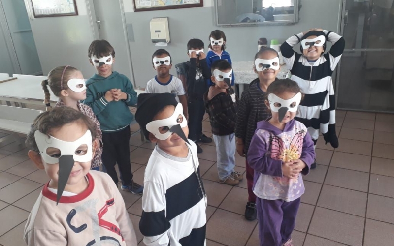 ALUNOS DO CMEI FRANCISCO SELLA CHAMAM ATENÇÃO DA POPULAÇÃO EM RELAÇÃO AO MOSQUITO DA DENGUE