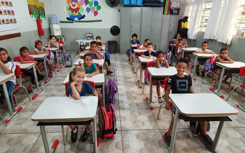 Escola Municipal Marechal Castelo Branco recebe troca de piso