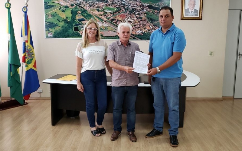 Município de Rondon Entrega Termo de Concessão de Direito Real de Uso de Bem Público para a Empresa AIUB e Soares LTDA