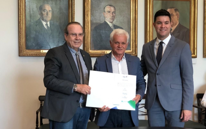 Rondon Recebe 320 Mil Em Recursos Para Instalação De Barracão Do Kit De Reciclagem E Aquisição De Van Para Saúde