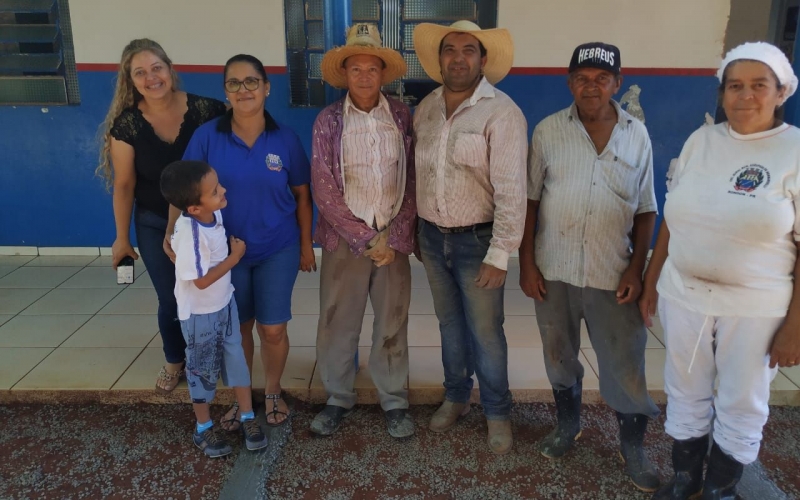 Voluntários Iniciam Construção De Calçada Na Escola Municipal Do Campo Agrupada De Bernardelli