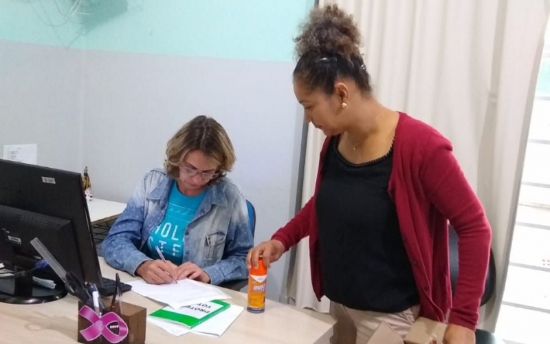 Secretaria Municipal de Saúde distribui repelentes para servidores
